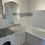 Renove Au Calme, 1 Chambre, Balcon, Proche Lägenhet