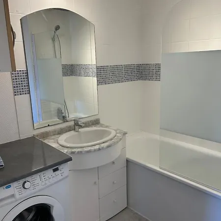 Renove Au Calme, 1 Chambre, Balcon, Proche Apartment